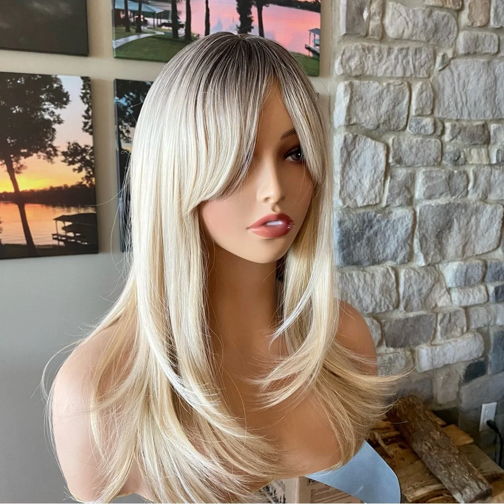 FABULOUS BLONDE LAYERED WIG 💕Adjustable Mesh Inside 💕Synthetic💕SO natural !💕